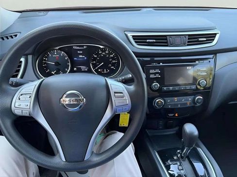 Used 2016 Nissan Rogue S w/ Appearance Package FWD image 9