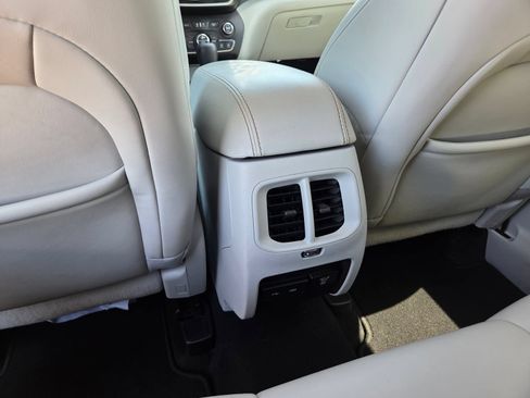 Used 2020 Jeep Cherokee Limited w/ Technology Group FWD image 21