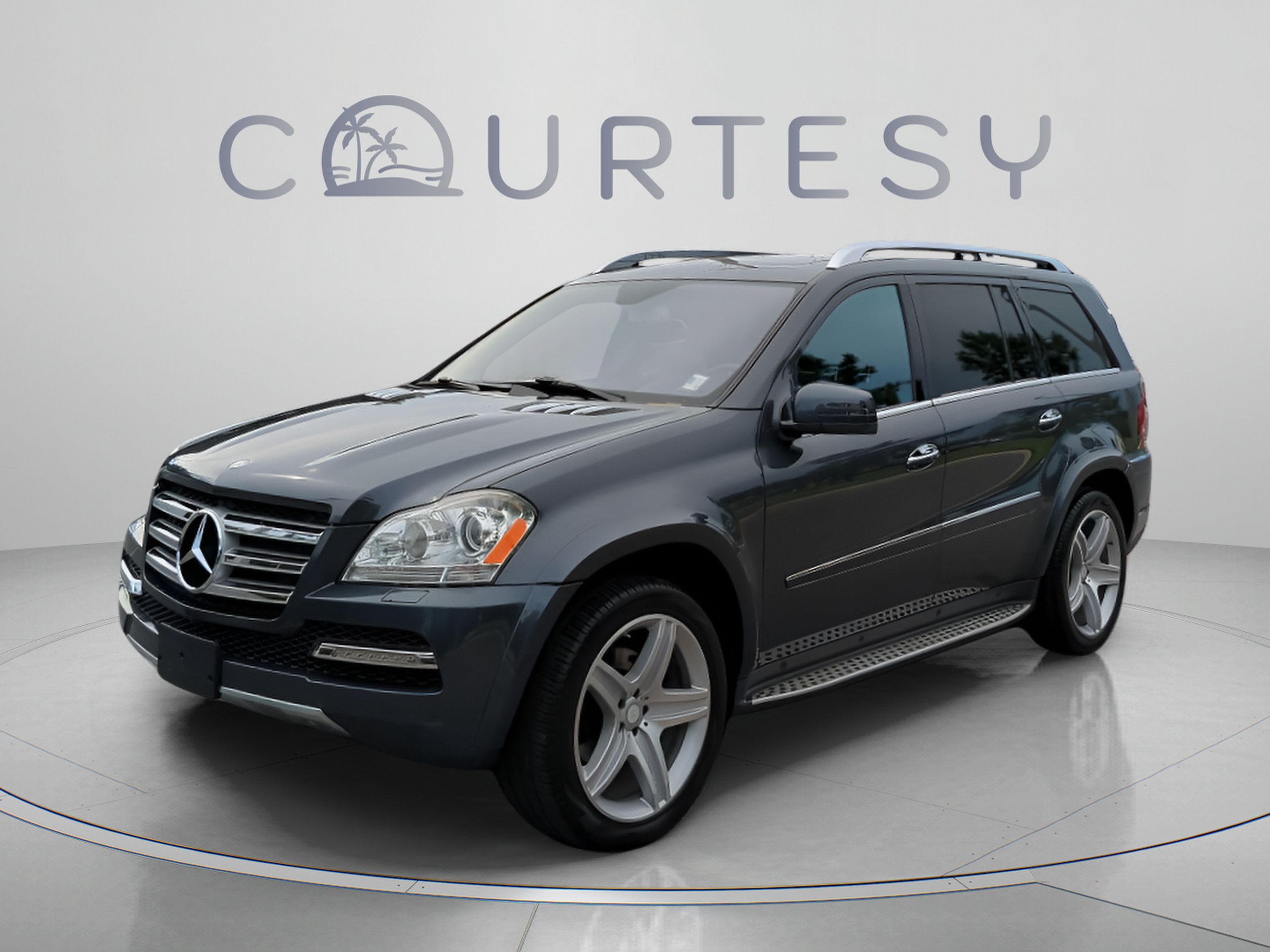 Used 2011 Mercedes-Benz GL 550 4MATIC image 1