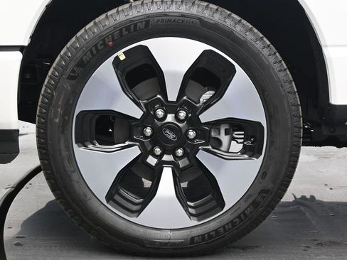 New 2025 Ford F150 Lightning Platinum image 32