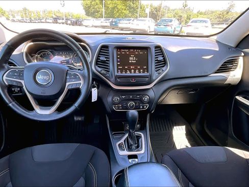 Used 2016 Jeep Cherokee Latitude FWD image 15