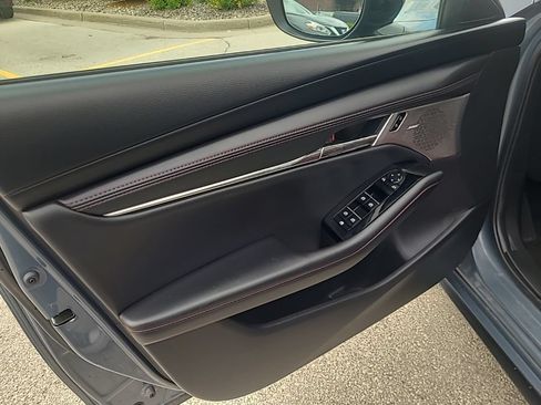 Used 2023 MAZDA MAZDA3 s FWD image 11