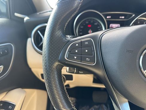 Used 2020 Mercedes-Benz GLA 250 4MATIC w/ Premium Package image 15