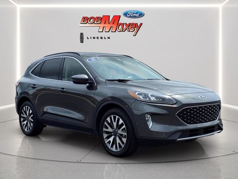 Used 2020 Ford Escape Titanium AWD/4WD image 3