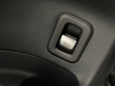 Used 2020 Mercedes-Benz GLC 300 4MATIC image 32