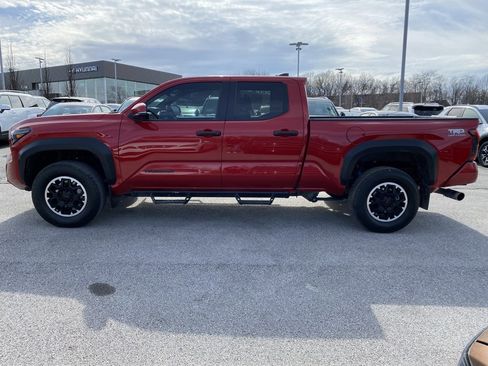 Used 2024 Toyota Tacoma TRD Off-Road w/ TRD Off Road Upgrade Package image 4