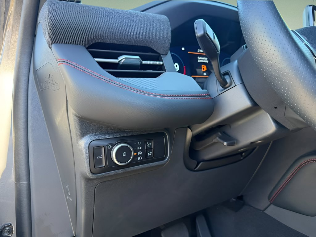 Used 2025 Ford Explorer ST-Line AWD/4WD image 19