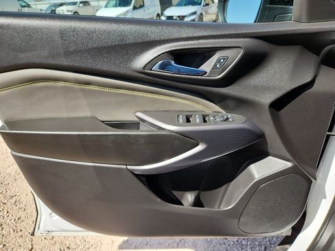 Used 2025 Chevrolet Trax ACTIV w/ Sunroof Package image 14