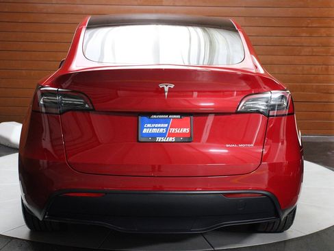 Used 2022 Tesla Model Y Long Range AWD/4WD image 10