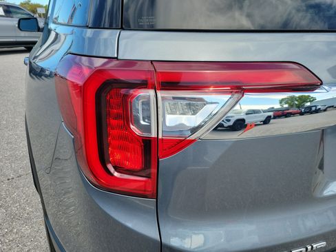 Certified 2022 GMC Acadia SLE w/ Driver Convenience Package image 10