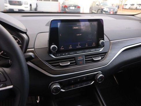 Used 2025 Nissan Altima 2.5 SV image 15