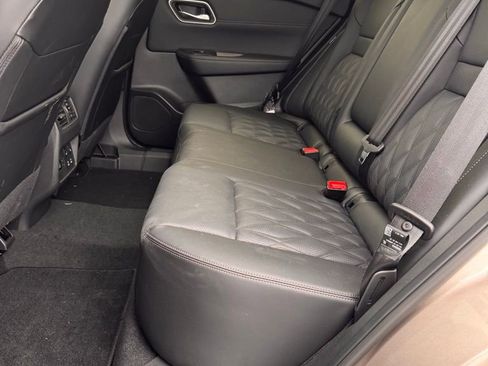 Used 2026 Nissan Rogue Platinum w/ Platinum Premium Package image 11