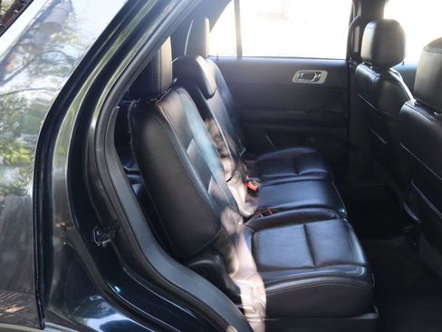 Used 2014 Ford Explorer XLT w/ Equipment Group 202A AWD/4WD image 23