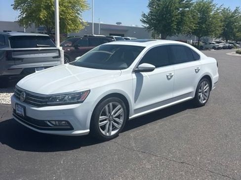 Used 2017 Volkswagen Passat 1.8T SEL Premium FWD image 9