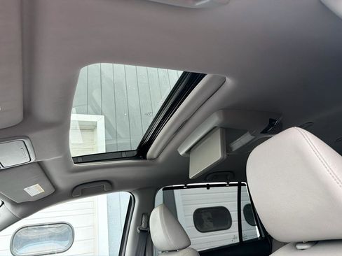 Used 2022 Honda Pilot Touring image 8