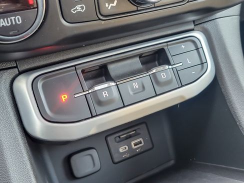 Used 2023 GMC Acadia SLT w/ Elevation Edition image 16