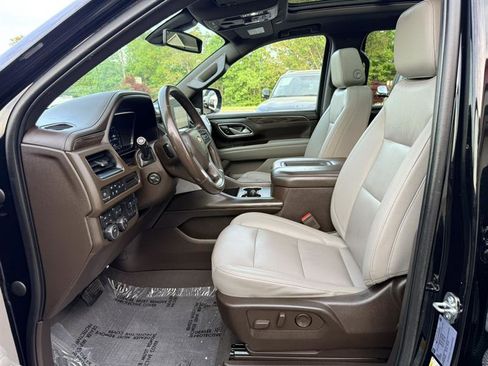 Used 2022 Chevrolet Suburban LT w/ LT Signature Package AWD/4WD image 26