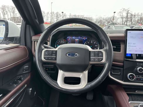 Used 2024 Ford Expedition Limited image 12