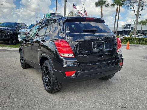 Used 2022 Chevrolet Trax LT w/ Midnight Edition image 7