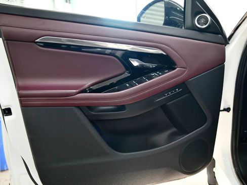 Used 2022 Land Rover Range Rover Evoque R-Dynamic SE image 9