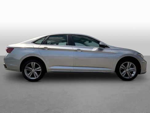 Used 2024 Volkswagen Jetta SE FWD image 8