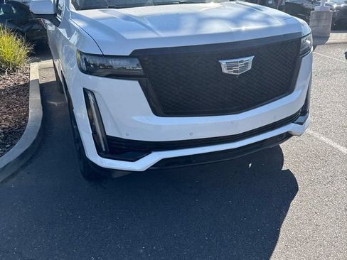 Used 2023 Cadillac Escalade Sport w/ LPO, ONYX Package AWD/4WD image 4