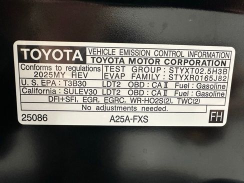 Used 2025 Toyota RAV4 XLE image 70