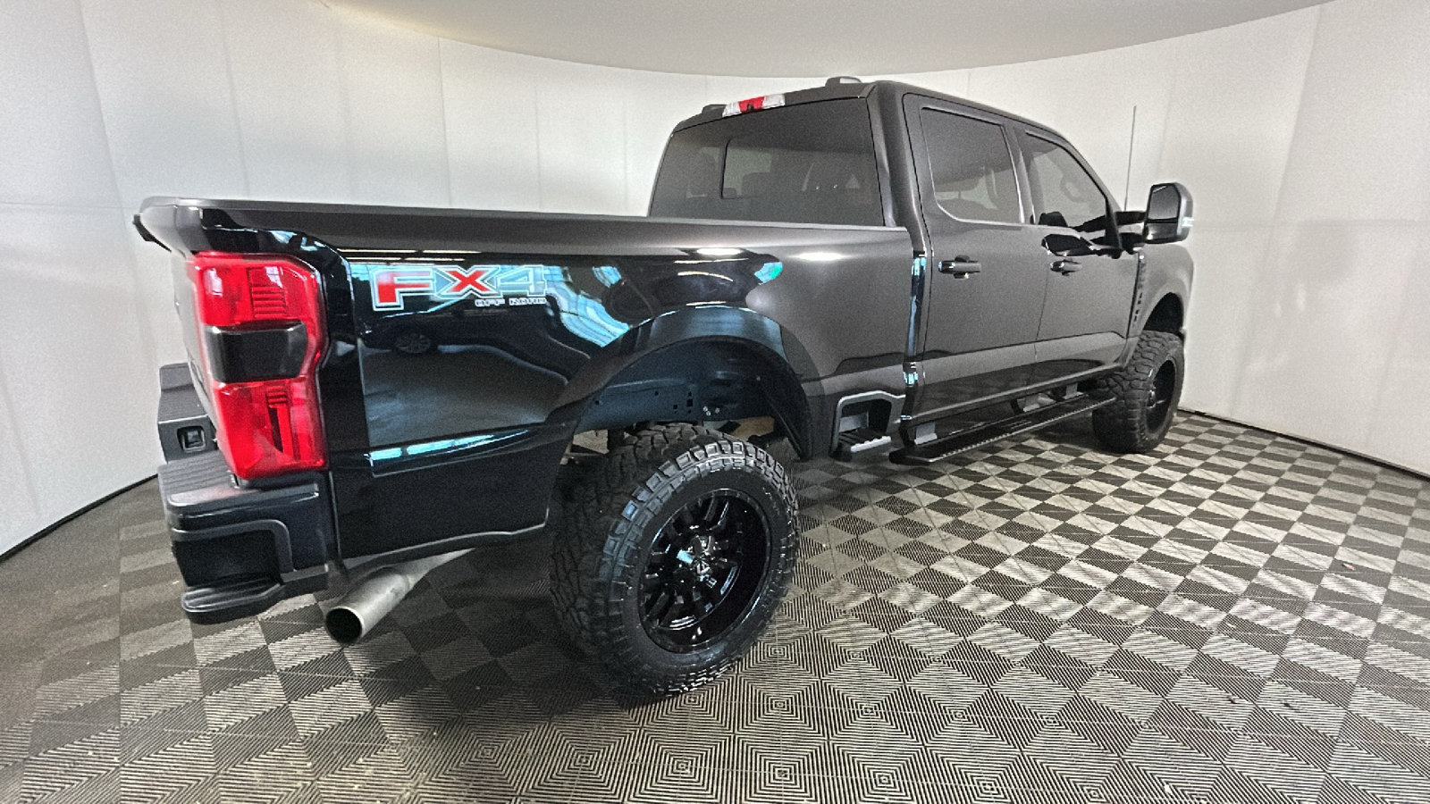 Used 2024 Ford F250 XLT w/ XLT Premium Package AWD/4WD image 3