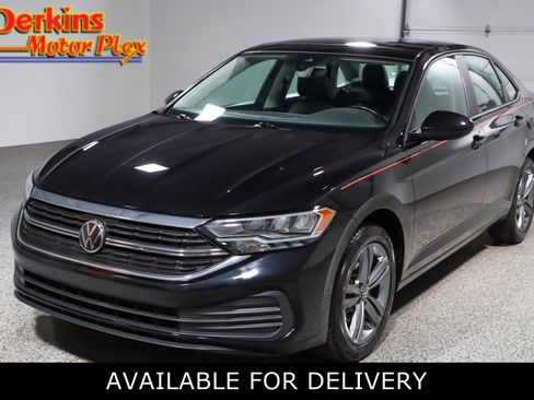 Used 2024 Volkswagen Jetta SE image 1