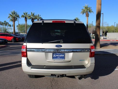Used 2017 Ford Expedition XLT image 4