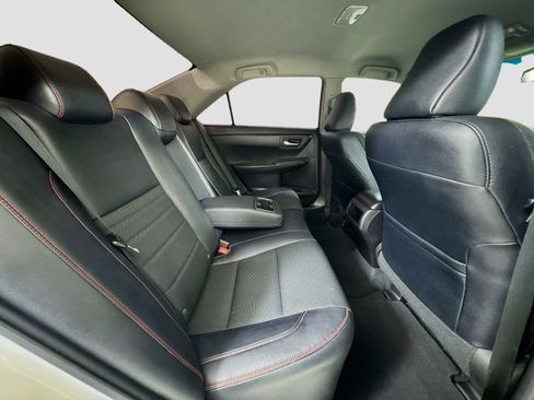 Used 2016 Toyota Camry SE image 19