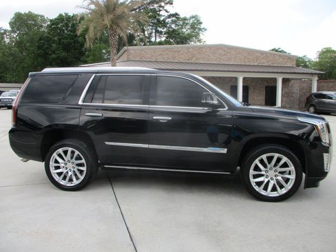 Used 2016 Cadillac Escalade Platinum image 29