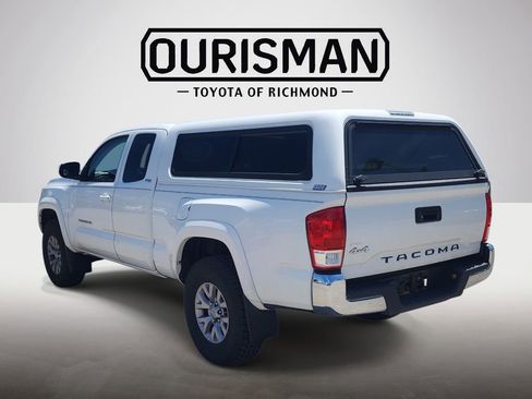 Certified 2016 Toyota Tacoma SR5 AWD/4WD image 4