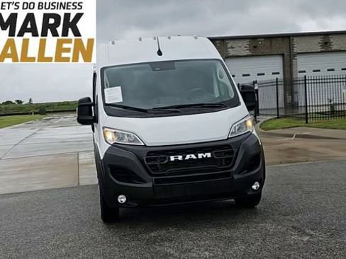Used 2025 RAM ProMaster 2500 w/ Convenience Group FWD image 3
