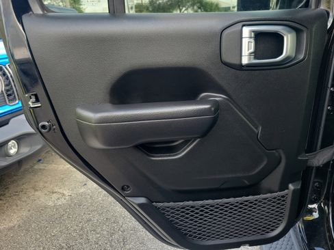 Used 2024 Jeep Wrangler Sport S image 7