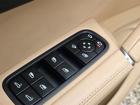 Certified 2022 Porsche Cayenne image 31