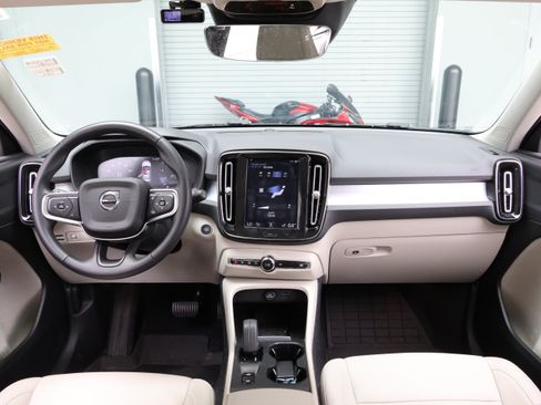 Used 2020 Volvo XC40 T5 Momentum w/ Protection Package Premier AWD/4WD image 15