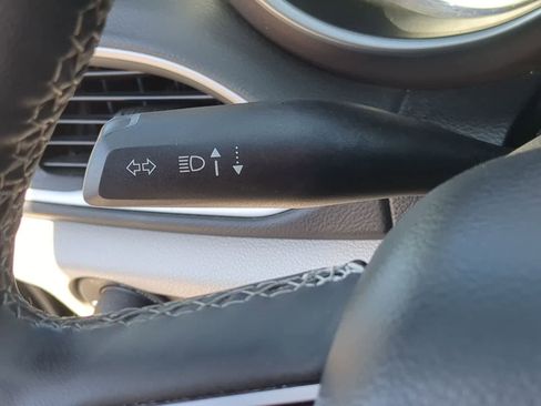 Used 2022 Chrysler Voyager LX FWD image 26