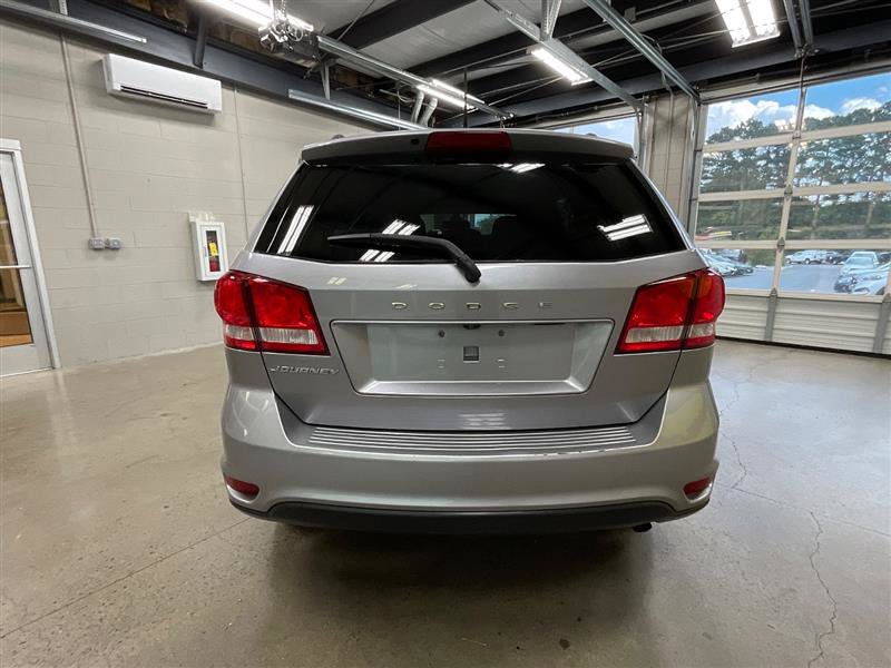 Used 2019 Dodge Journey SE w/ Connectivity Group FWD image 4