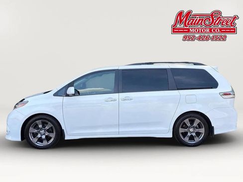 Used 2017 Toyota Sienna SE Premium FWD image 4