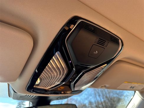 Used 2022 BMW 740i xDrive w/ Premium Package image 31