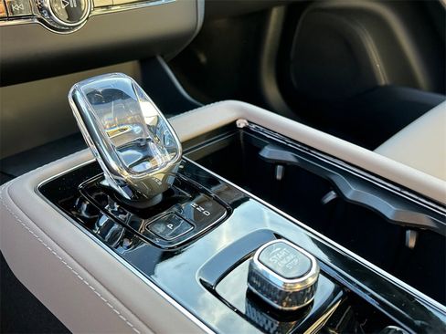New 2026 Volvo XC90 B6 Plus w/ Protection Package Premier image 19