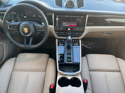 Used 2025 Porsche Macan image 6