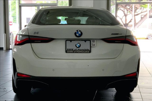 New 2026 BMW i4 eDrive40 w/ Parking Assistance Package RWD image 4