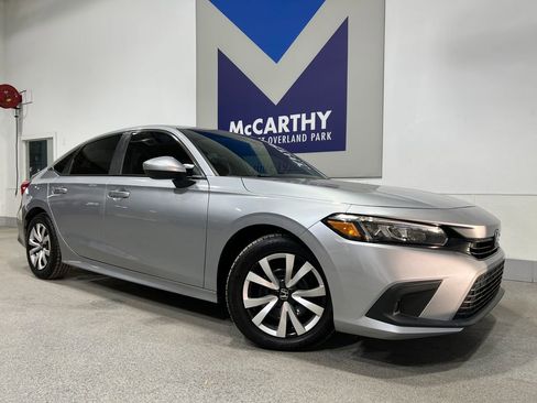 Used 2022 Honda Civic LX image 2