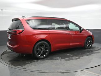 New 2026 Chrysler Pacifica Select w/ S Appearance Package FWD video 2