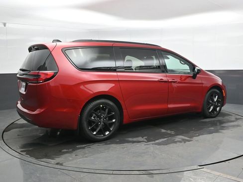 New 2026 Chrysler Pacifica Select w/ S Appearance Package FWD image 2