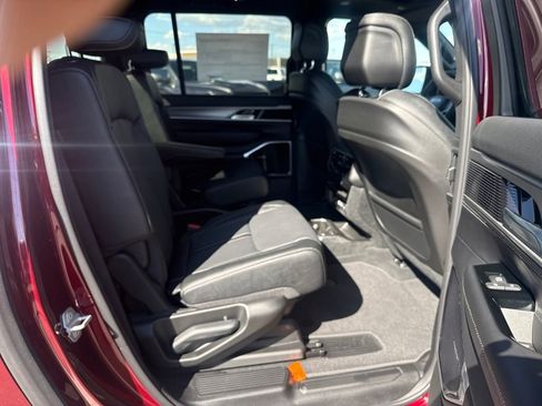 New 2026 Jeep Grand Wagoneer L Limited image 30