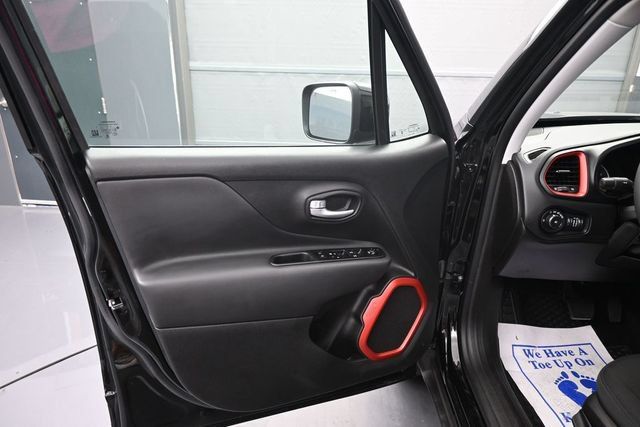 Used 2023 Jeep Renegade Trailhawk AWD/4WD image 9