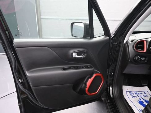 Used 2023 Jeep Renegade Trailhawk AWD/4WD image 9